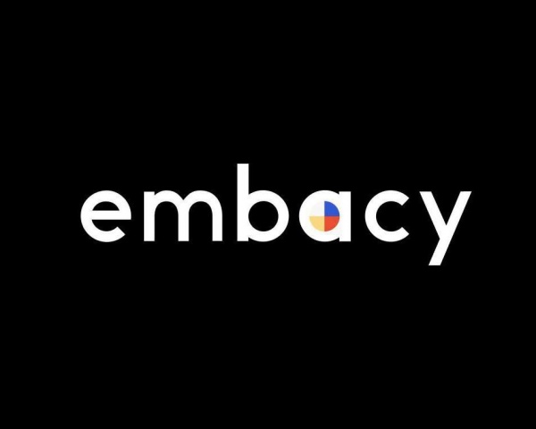 Embacy ищет дизайнера на лендинги-брендинги